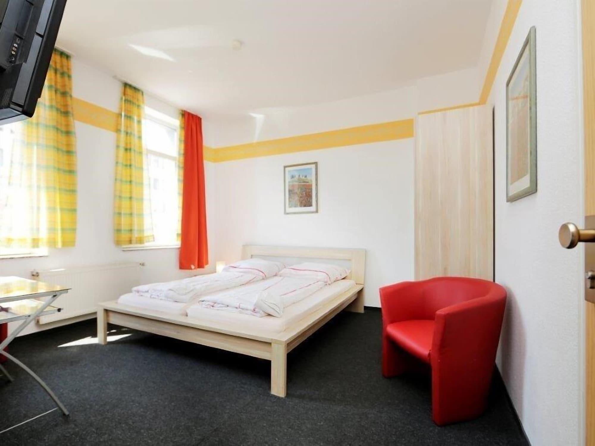 Hotel Goldener Hahn Duisburg Exterior foto