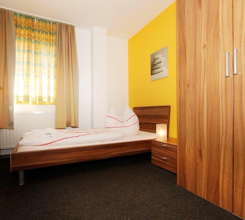 Hotel Goldener Hahn Duisburg Exterior foto